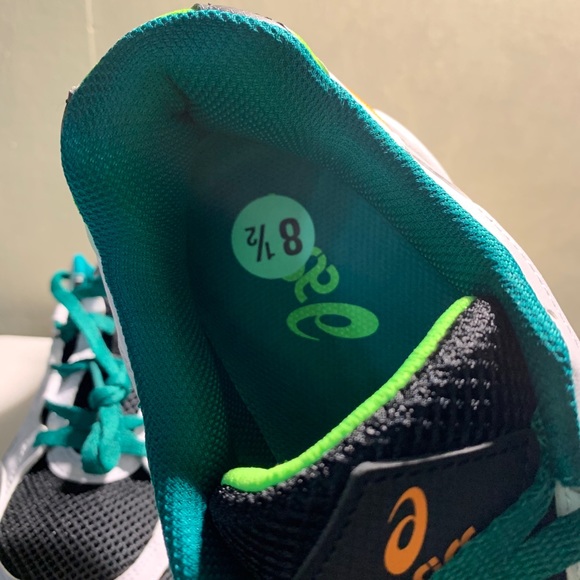 ASICS - Picture 10 of 13